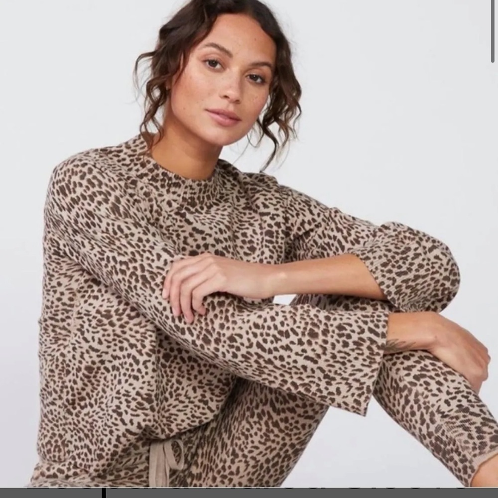 Monrow - Classic Animal Print Crew Neck Sweater - Large